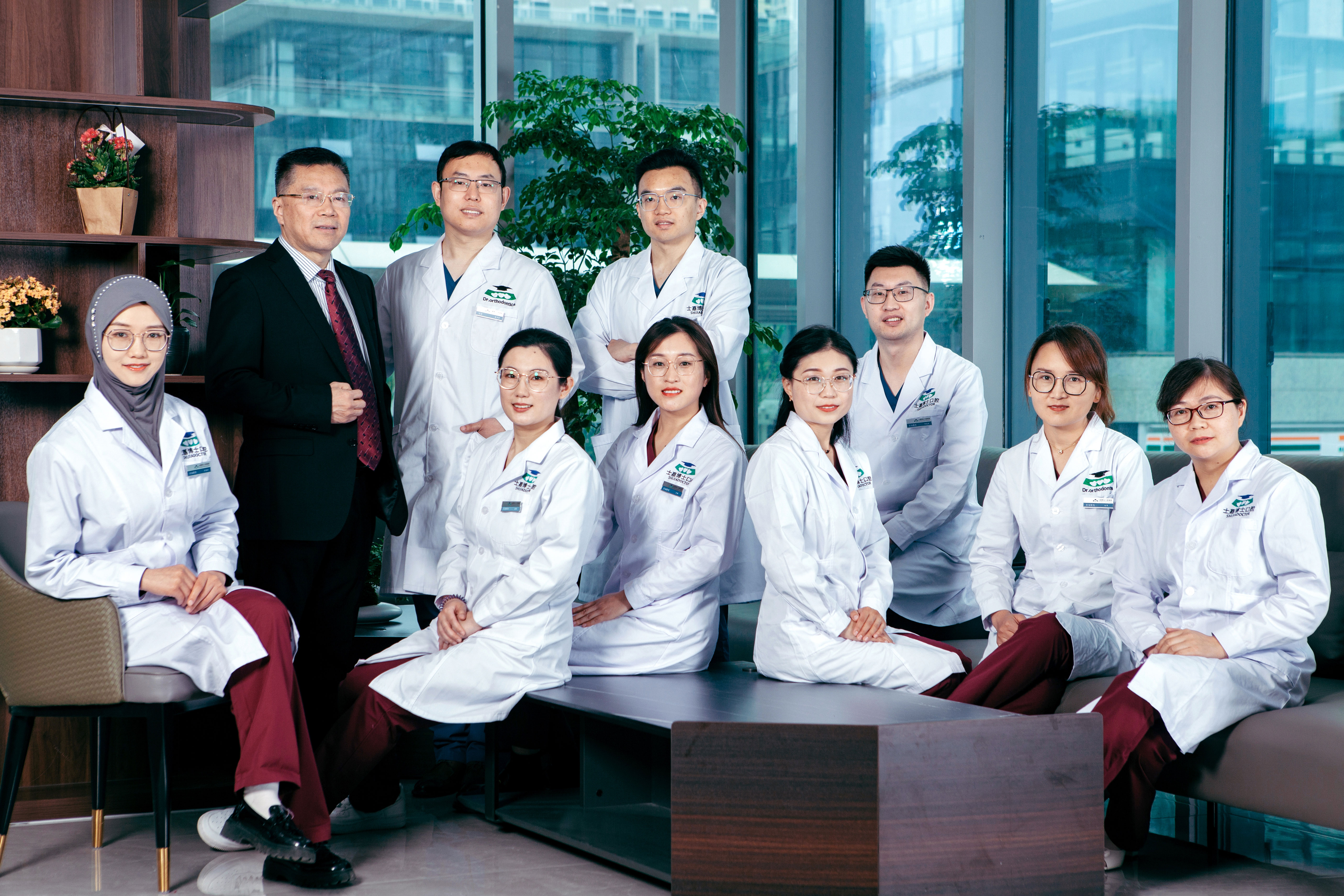 专家领衔，庞大的诊疗案例库